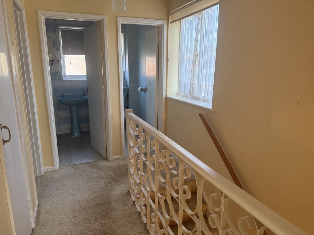 Lot: 146 - THREE-BEDROOM END-TERRACE HOUSE WITH GARAGE - First floor landing leading to bedrooms and bathroom